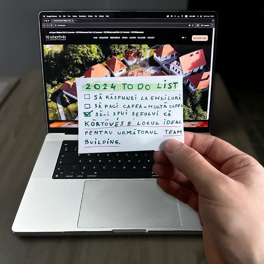 Post-it stílusú hirdetés kreatív céges csapatépítés helyszínére